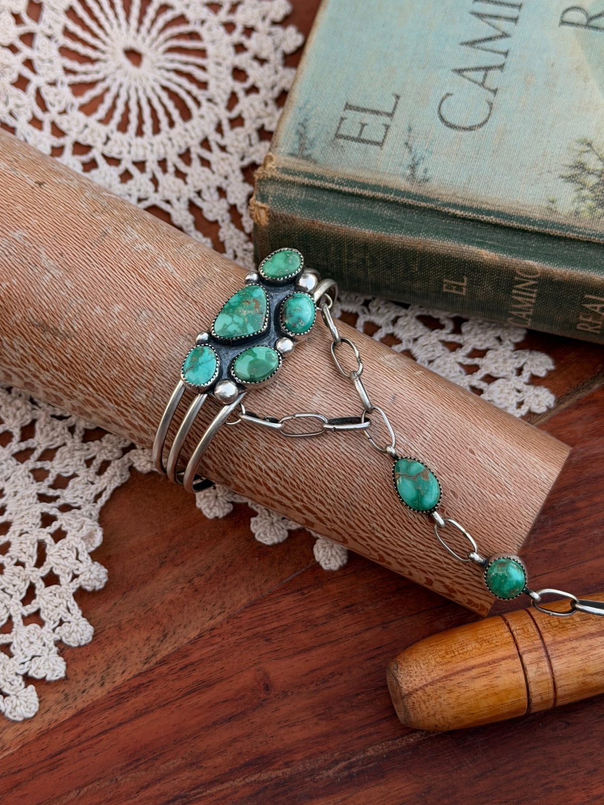 Stoned Handchain